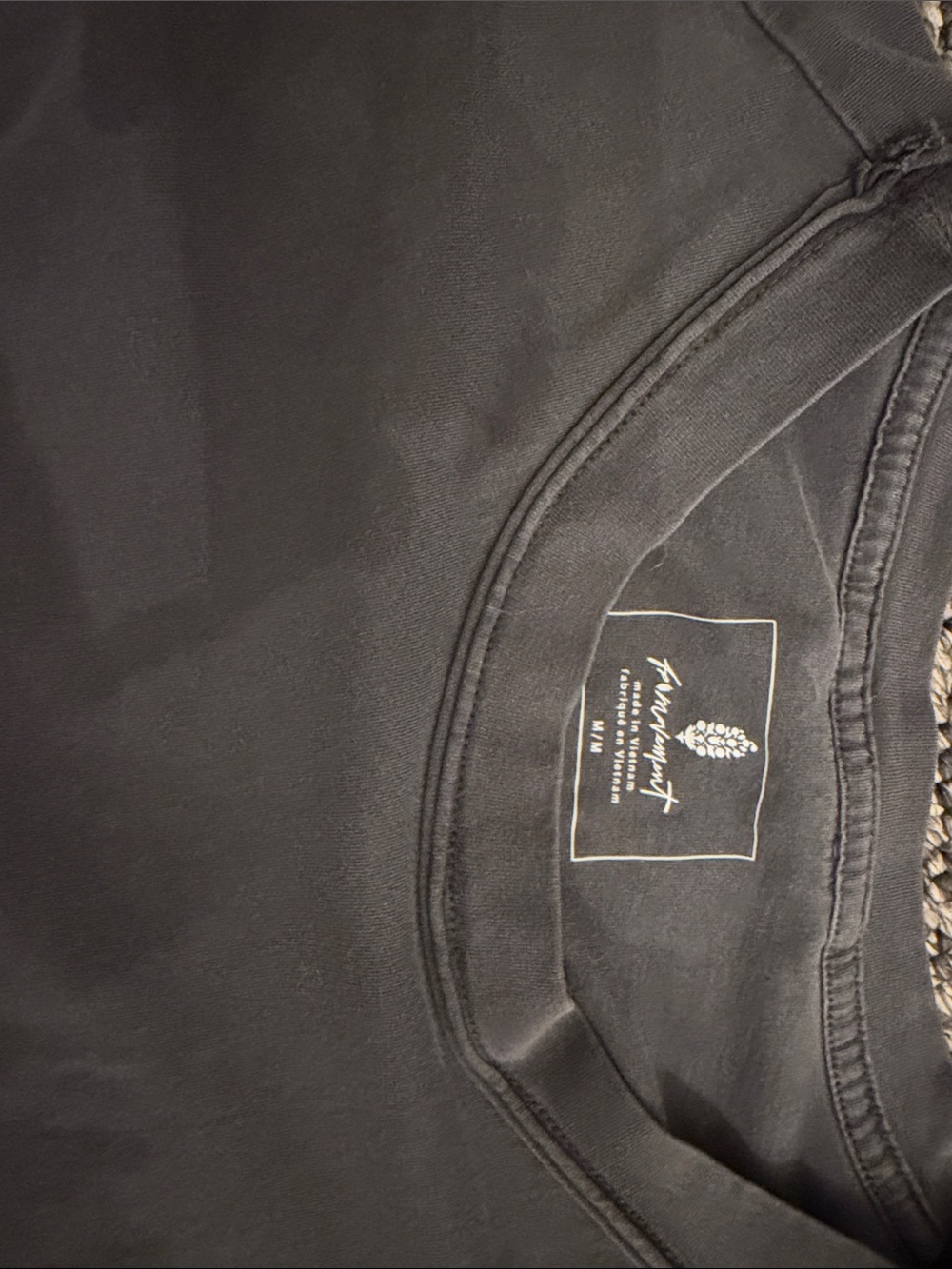 Charcoal Crewneck tshirt - Picture 2 of 4